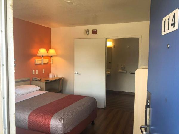 Motel 6-Jacksonville, FL - Orange Park : photo 6 de la chambre chambre double - accessible aux personnes à mobilité réduite - non-fumeurs