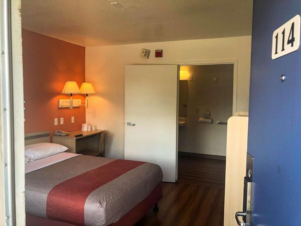 Motel 6-Jacksonville, FL - Orange Park : photo 7 de la chambre chambre double - accessible aux personnes à mobilité réduite - non-fumeurs