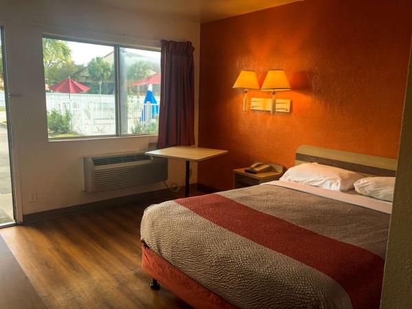 Motel 6-Jacksonville, FL - Orange Park : photo 5 de la chambre chambre double - accessible aux personnes à mobilité réduite - non-fumeurs