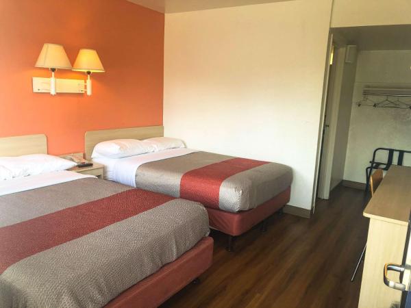 Motel 6-Jacksonville, FL - Orange Park : photo 4 de la chambre chambre quadruple