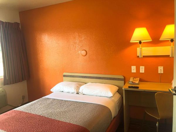 Motel 6-Jacksonville, FL - Orange Park : photo 8 de la chambre chambre double - accessible aux personnes à mobilité réduite - non-fumeurs