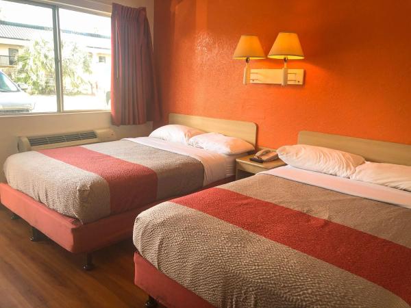 Motel 6-Jacksonville, FL - Orange Park : photo 5 de la chambre chambre quadruple
