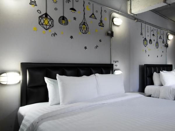 Rest24 Residence : photo 3 de la chambre chambre familiale de luxe sans fenêtre