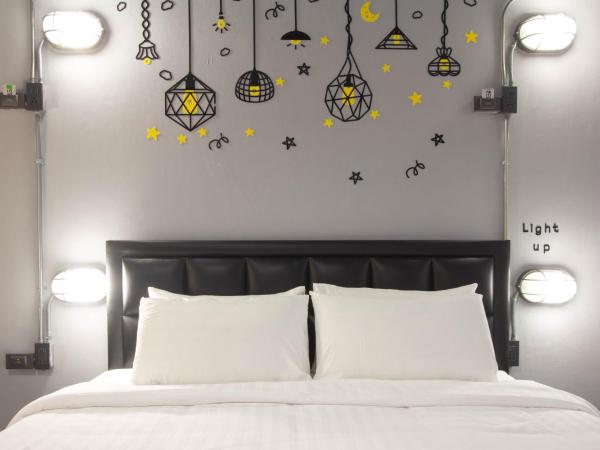 Rest24 Residence : photo 2 de la chambre chambre familiale de luxe sans fenêtre