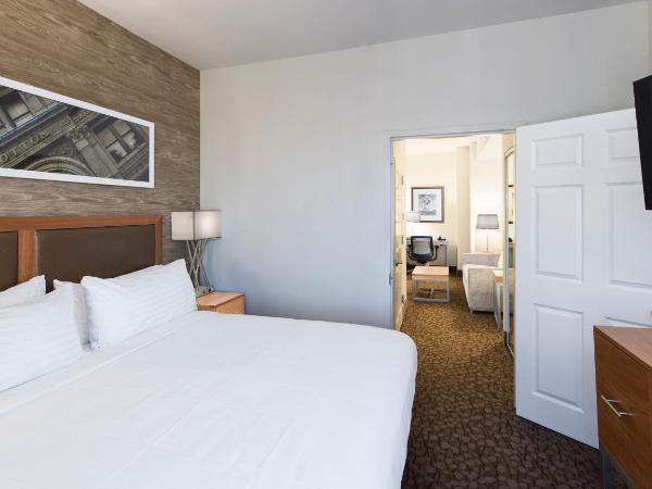Holiday Inn Savannah Historic District, an IHG Hotel : photo 4 de la chambre suite lit queen-size