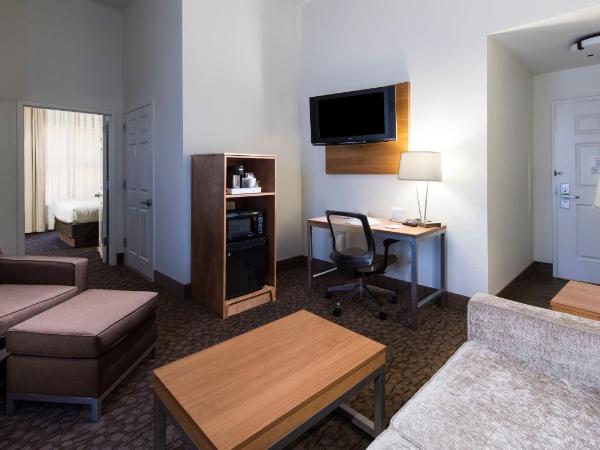 Holiday Inn Savannah Historic District, an IHG Hotel : photo 7 de la chambre suite lit queen-size