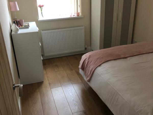 BIG ROOM rusholme WITH TV AND PRIVATE BATHROOM-parking&wifi : photo 10 de la chambre chambre double deluxe