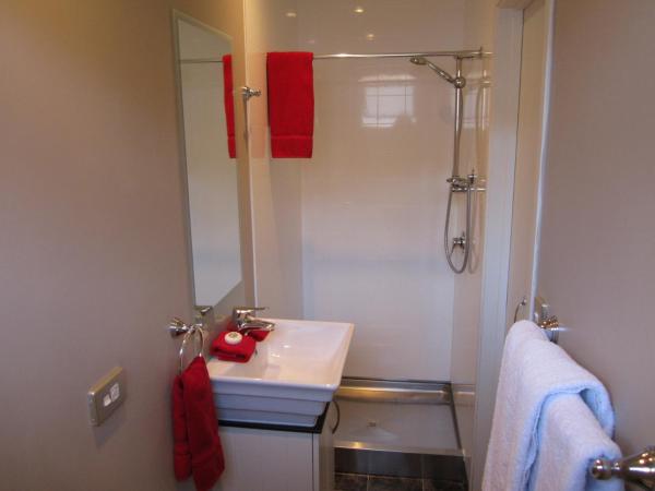 Chalet Queenstown : photo 9 de la chambre chambre lit king-size ou lits jumeaux