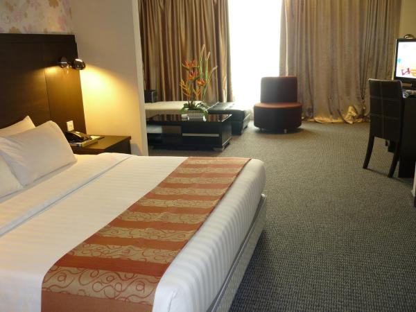 Tower Regency Hotel & Apartments : photo 2 de la chambre chambre lit king-size exécutive