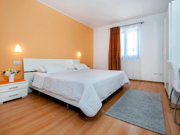 Apartments and Rooms Camaiore : photo 1 de la chambre appartement 1 chambre avec balcon