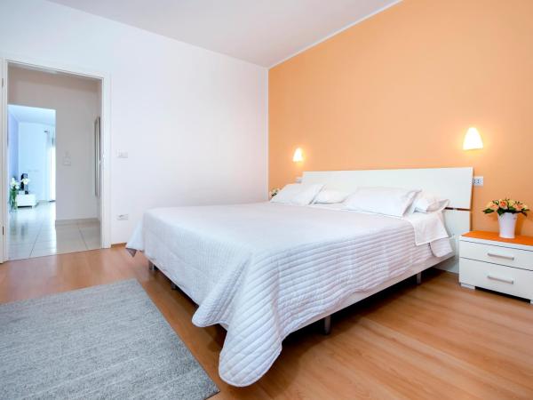 Apartments and Rooms Camaiore : photo 2 de la chambre appartement 1 chambre avec balcon