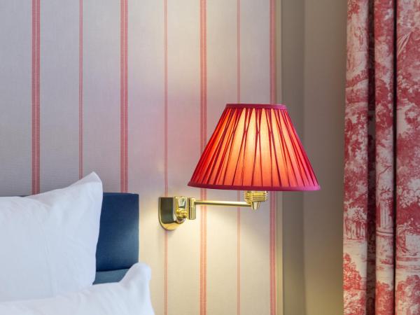 Hotel Perrin - former Carlton : photo 3 de la chambre chambre double supérieure