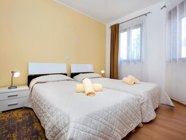 Apartments and Rooms Camaiore : photo 6 de la chambre appartement 2 chambres avec balcon