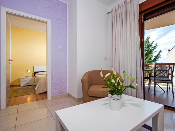 Apartments and Rooms Camaiore : photo 7 de la chambre appartement 2 chambres avec balcon