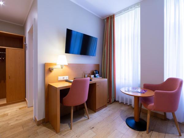 Hotel Perrin - former Carlton : photo 2 de la chambre chambre simple