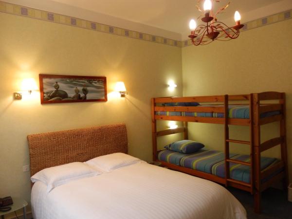 Logis Hotel De La Corniche : photo 2 de la chambre chambre quadruple