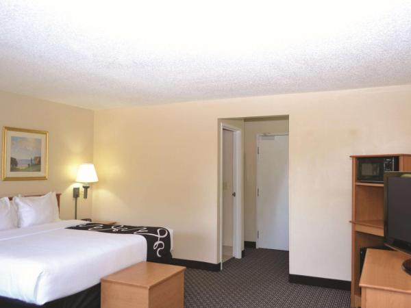 La Quinta by Wyndham Tampa Fairgrounds - Casino : photo 4 de la chambre suite studio lit king-size deluxe - non-fumeurs