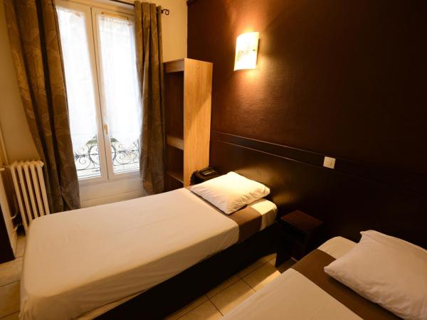 HOTEL DU MONT LOUIS : photo 1 de la chambre chambre lits jumeaux