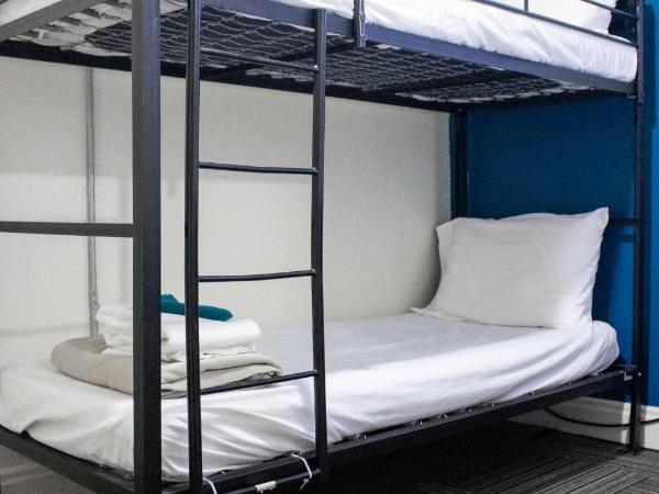 11th Avenue Hostel : photo 2 de la chambre hébergement privatif entre amis