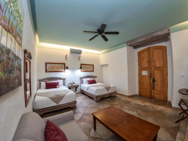 Casa De Sierra Azul : photo 3 de la chambre chambre double avec baignoire spa