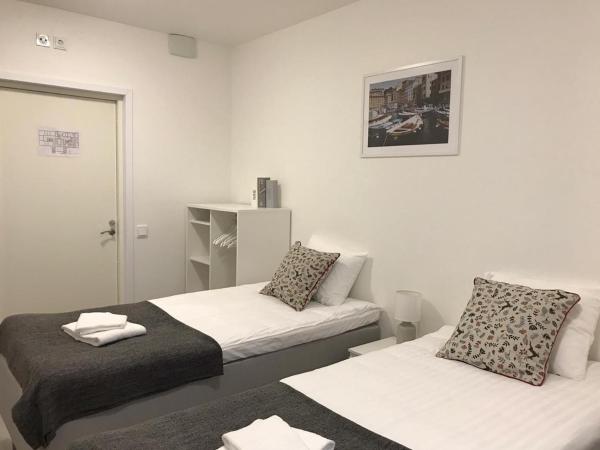 Inn Tourist Hostel : photo 9 de la chambre chambre double ou lits jumeaux avec vue - salle de bains commune