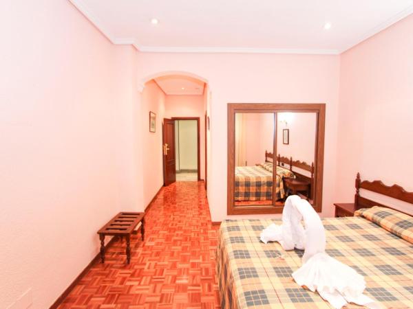 Hotel Castellano Centro : photo 4 de la chambre chambre lits jumeaux