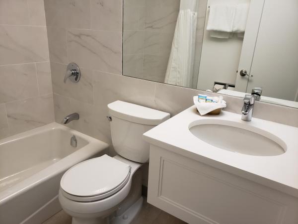 Arbutus Inn : photo 8 de la chambre chambre avec 2 grands lits queen-size