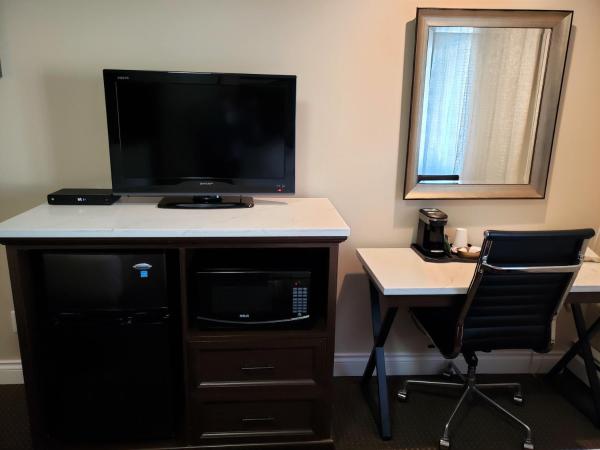 Arbutus Inn : photo 6 de la chambre chambre avec 2 grands lits queen-size