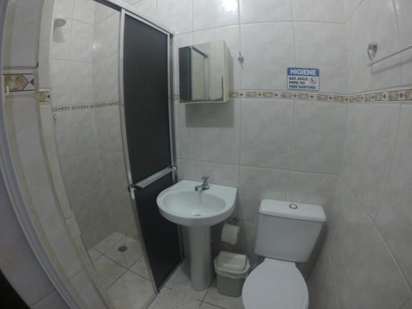 Hostel Ipê : photo 5 de la chambre chambre double avec salle de bains privative séparée