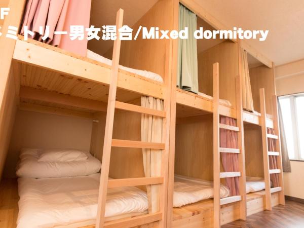 RED HELMET House & Sports Bar Hiroshima : photo 3 de la chambre bed in 20-bed mixed dormitory room with hiroshima carp ticket