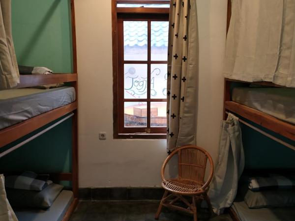Wonderloft Hostel Jogja : photo 8 de la chambre lit dans dortoir mixte de 4 lits