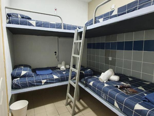 Thian Siong Inn : photo 3 de la chambre chambre quadruple avec salle de bains privative