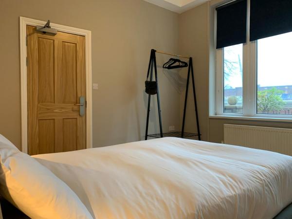 The Riverhouse : photo 10 de la chambre chambre double avec salle de bains commune