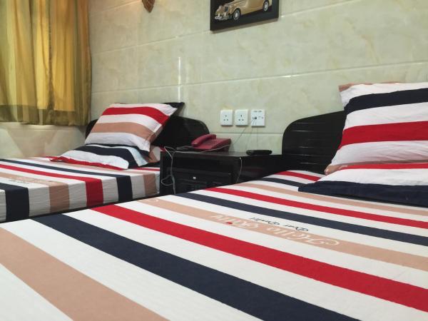 Davao Hostel Block D RECEPTION 10TH FLOOR : photo 1 de la chambre chambre lits jumeaux deluxe