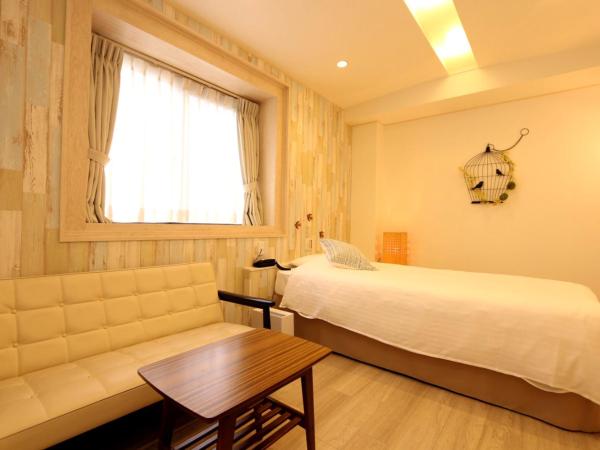 Hotel 3 O'Clock Tennoji : photo 3 de la chambre chambre simple avec salle de bains privative