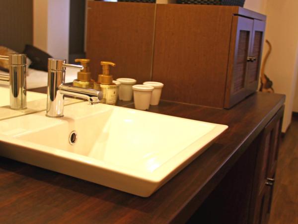 Hotel 3 O'Clock Tennoji : photo 2 de la chambre chambre double avec salle de bains privative