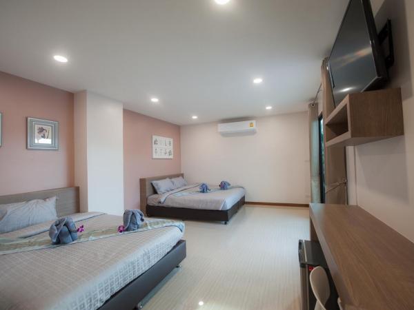 The Moon Night Hotel : photo 2 de la chambre chambre familiale supérieure