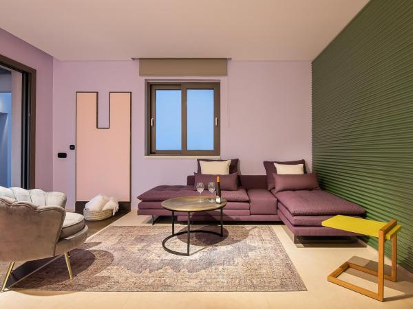 Onira Suite Dreams : photo 3 de la chambre villa happiness 2 chambres avec bain à remous - vue sur mer