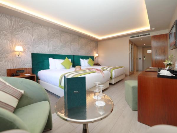 Kenzi Rose Garden : photo 1 de la chambre chambre double ou lits jumeaux supérieure - vue sur piscine