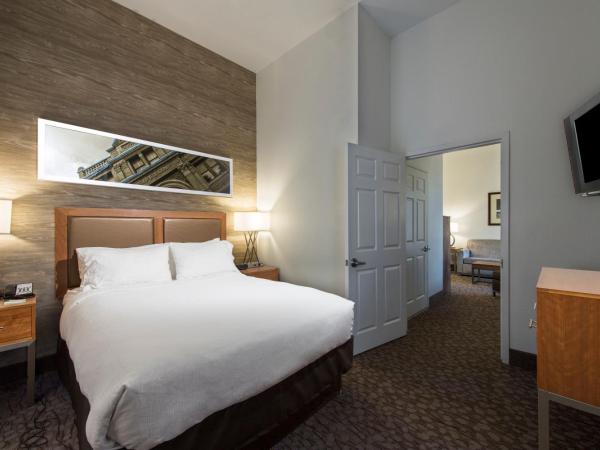 Holiday Inn Savannah Historic District, an IHG Hotel : photo 6 de la chambre suite lit queen-size