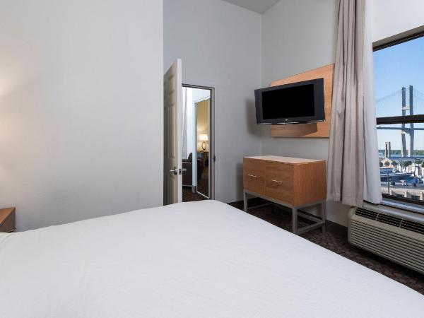 Holiday Inn Savannah Historic District, an IHG Hotel : photo 5 de la chambre suite lit queen-size