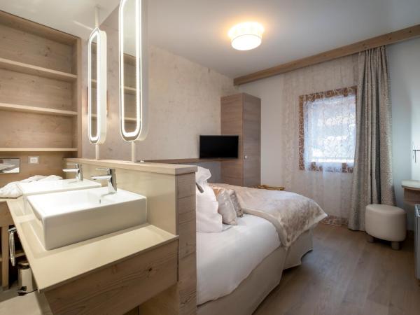 Résidence Pierre & Vacances Premium L'Hévana : photo 3 de la chambre appartement 2 chambres avec cheminée et sauna (6 personnes)