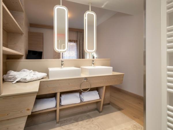 Résidence Pierre & Vacances Premium L'Hévana : photo 4 de la chambre appartement 2 chambres avec cheminée et sauna (6 personnes)