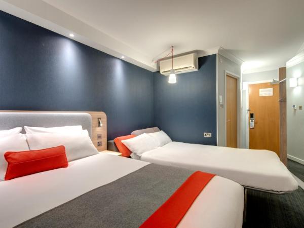 Holiday Inn Express Bath, an IHG Hotel : photo 2 de la chambre chambre double avec canapé-lit
