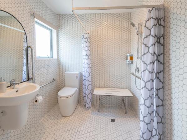 V Motel : photo 7 de la chambre accessible two queen bed apartment