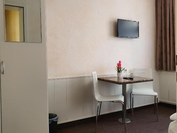 Pension Giesserstrasse Leipzig : photo 6 de la chambre chambre lits jumeaux standard avec salle de bains commune