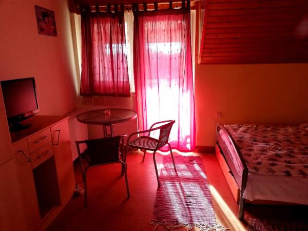Széplak apartman : photo 2 de la chambre chambre double avec salle de bains privative