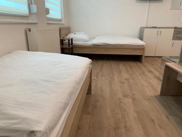 AB Möhringen Messe Zimmer : photo 3 de la chambre chambre triple avec salle de bains commune