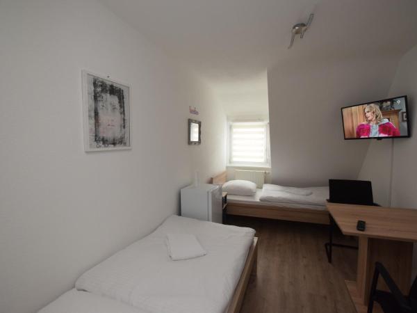 AB Möhringen Messe Zimmer : photo 2 de la chambre chambre lits jumeaux avec salle de bains commune