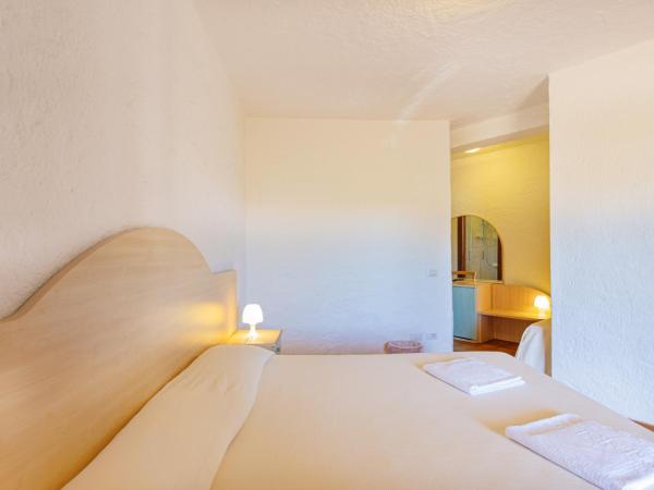 Hotel Mare Blue : photo 1 de la chambre chambre double avec lit d'appoint